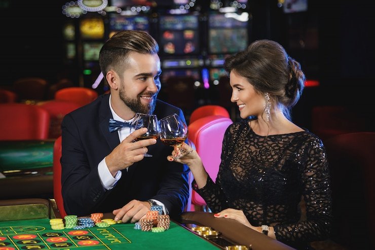Live Texas Hold'em Bonus table with dealer and community board